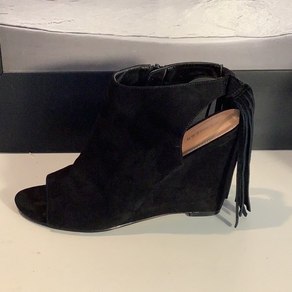 Express Black Faux Suede Wedge Heel Open Toe Fringe Boho Shoe Bootie Sz 9 - Picture 5 of 12